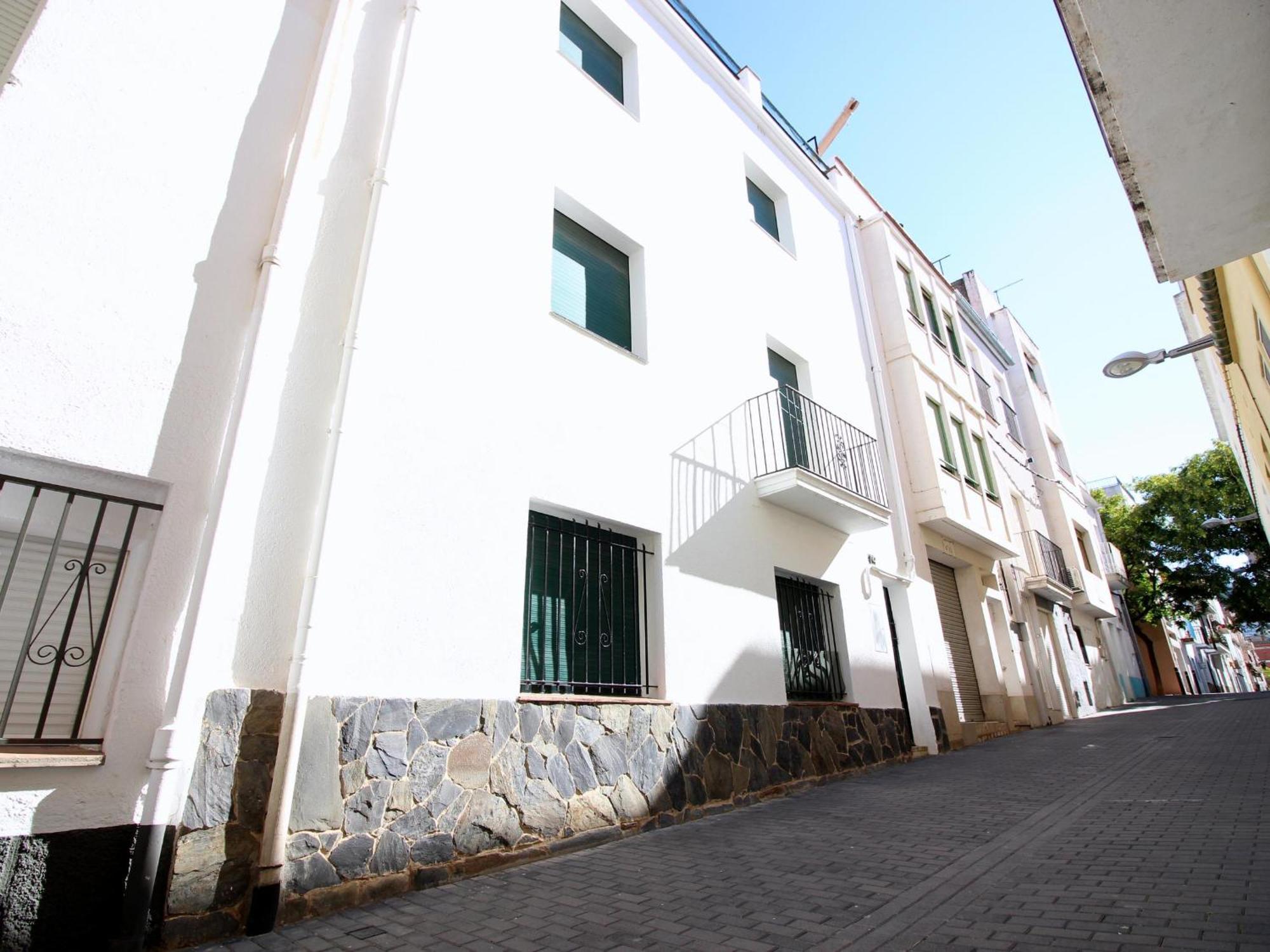 Centrico En Roses, A 300m De La Playa, Con Terraza Solarium Y Wifi. - Es-228-97